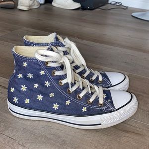Women’s Daisy Converse size 8